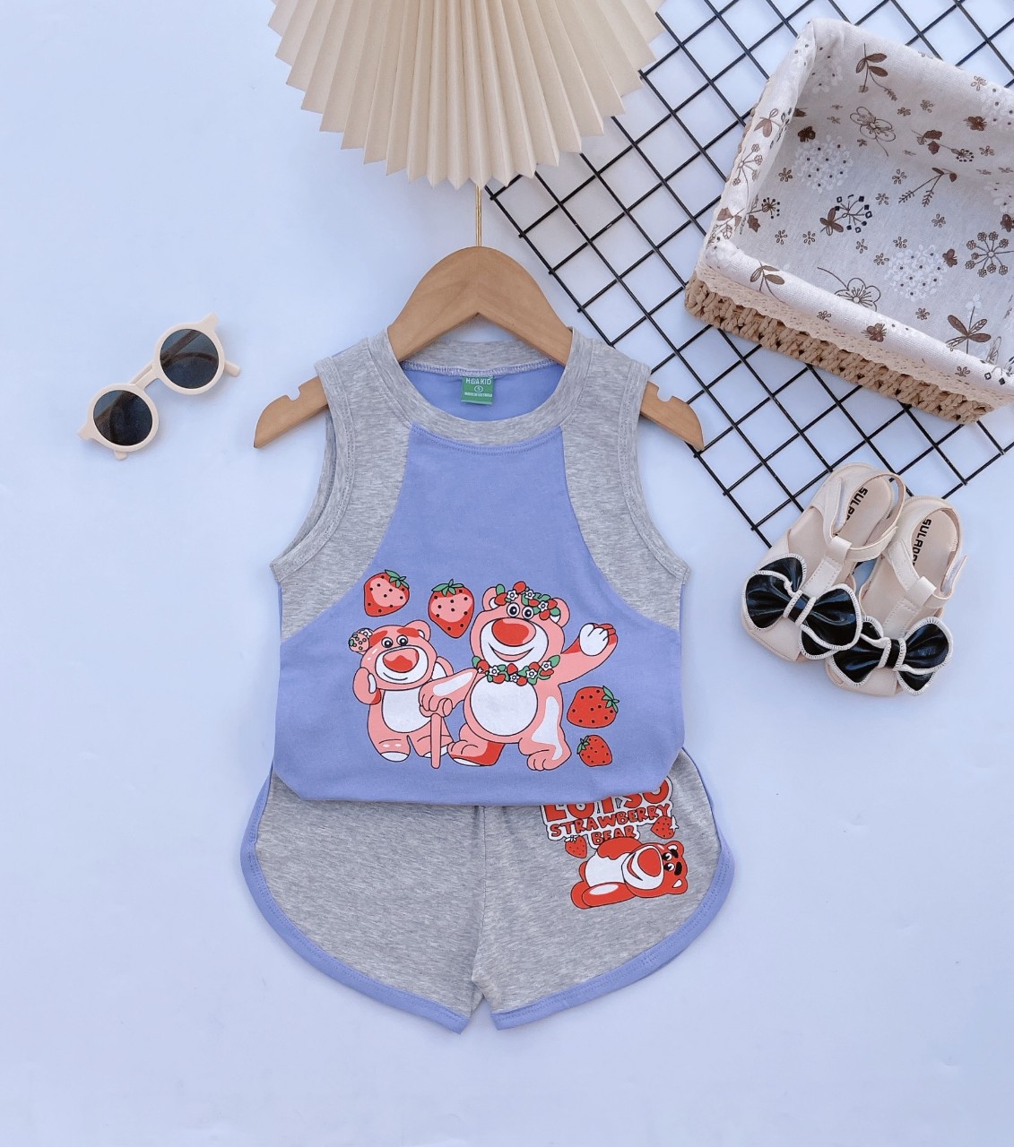 Bộ ba lỗ cho bé gái - Bộ gấu dâu dễ thương cho bé vải cotton mỏng mát