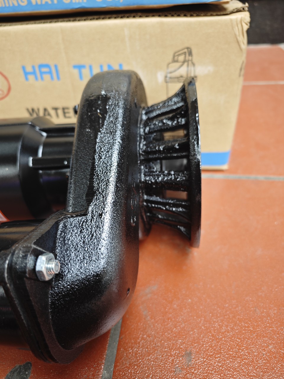 MÁY BƠM CHÌM BƠM TÕM 2.2KW ỐNG RA F100 (3HP)