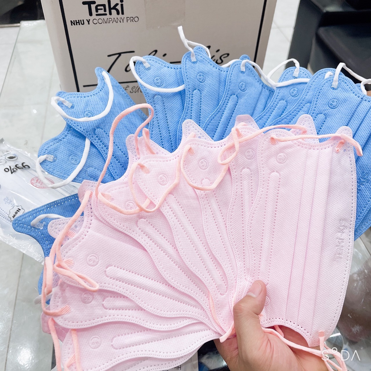 [1 Thùng 300 cái] Khẩu trang mẫu CUA TAKI siêu hót