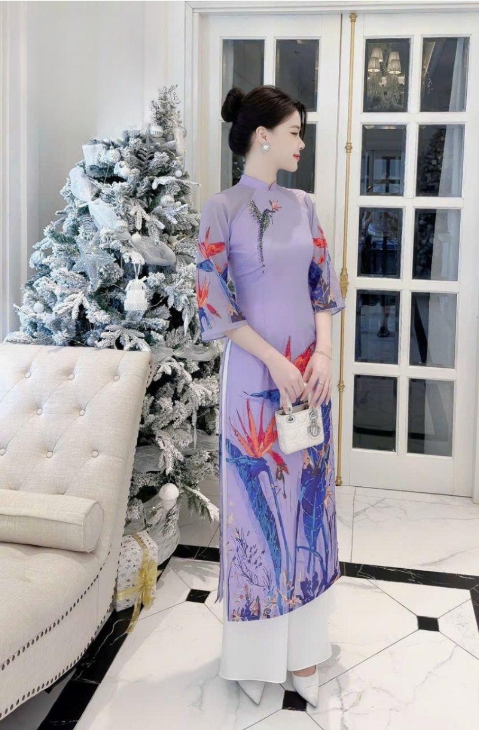 Áo dài cách tân nữ chất lụa đính kết hoa nổi - Áo Dài Lan Khuê