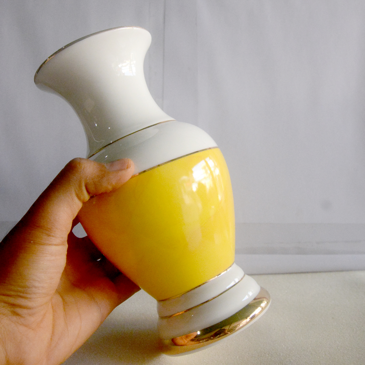 Bình hoa thờ cúng bàn thờ gốm sứ vàng