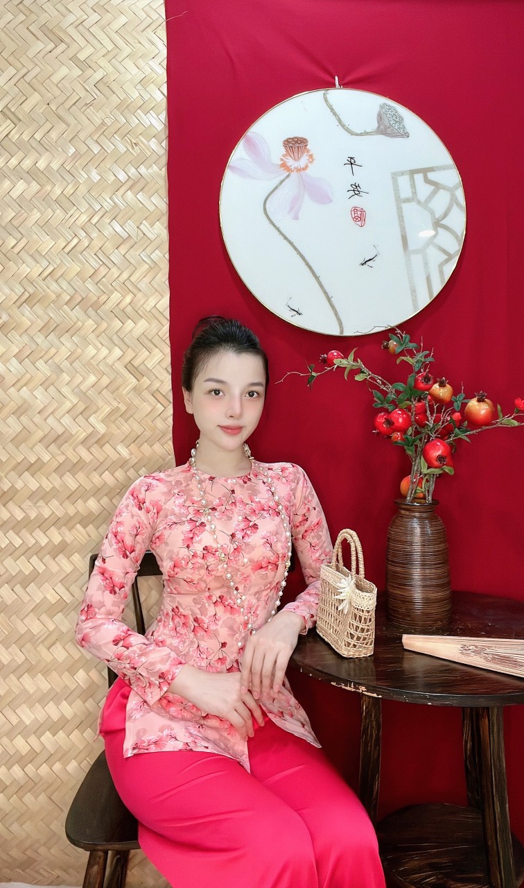 Bộ bà ba vải lụa họa tiết và chấm bi mẫu 2