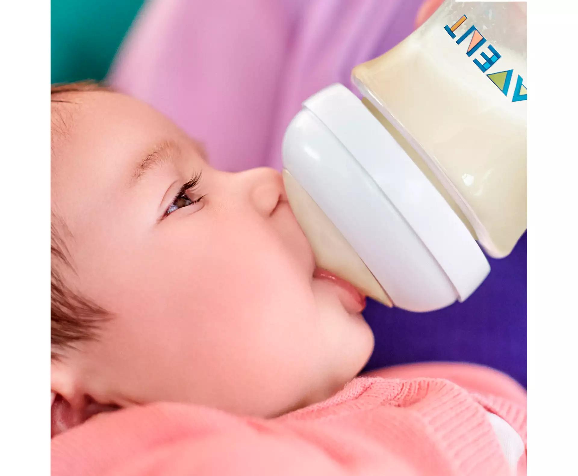 Bình Sữa Mô Phỏng Tự Nhiên Philips Avent SCF693/13 (260ml)