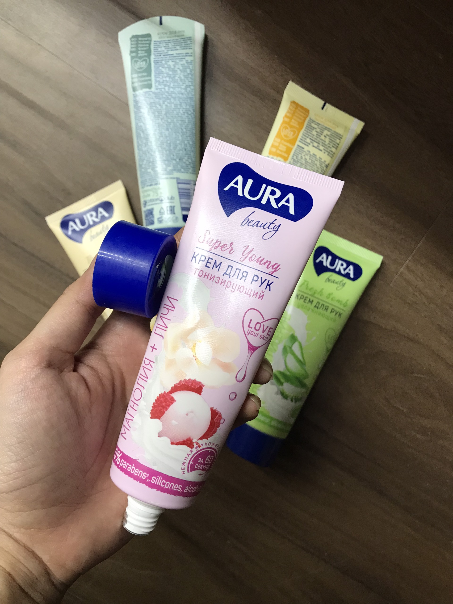 Kem tay Aura dưỡng ẩm, mềm mịn