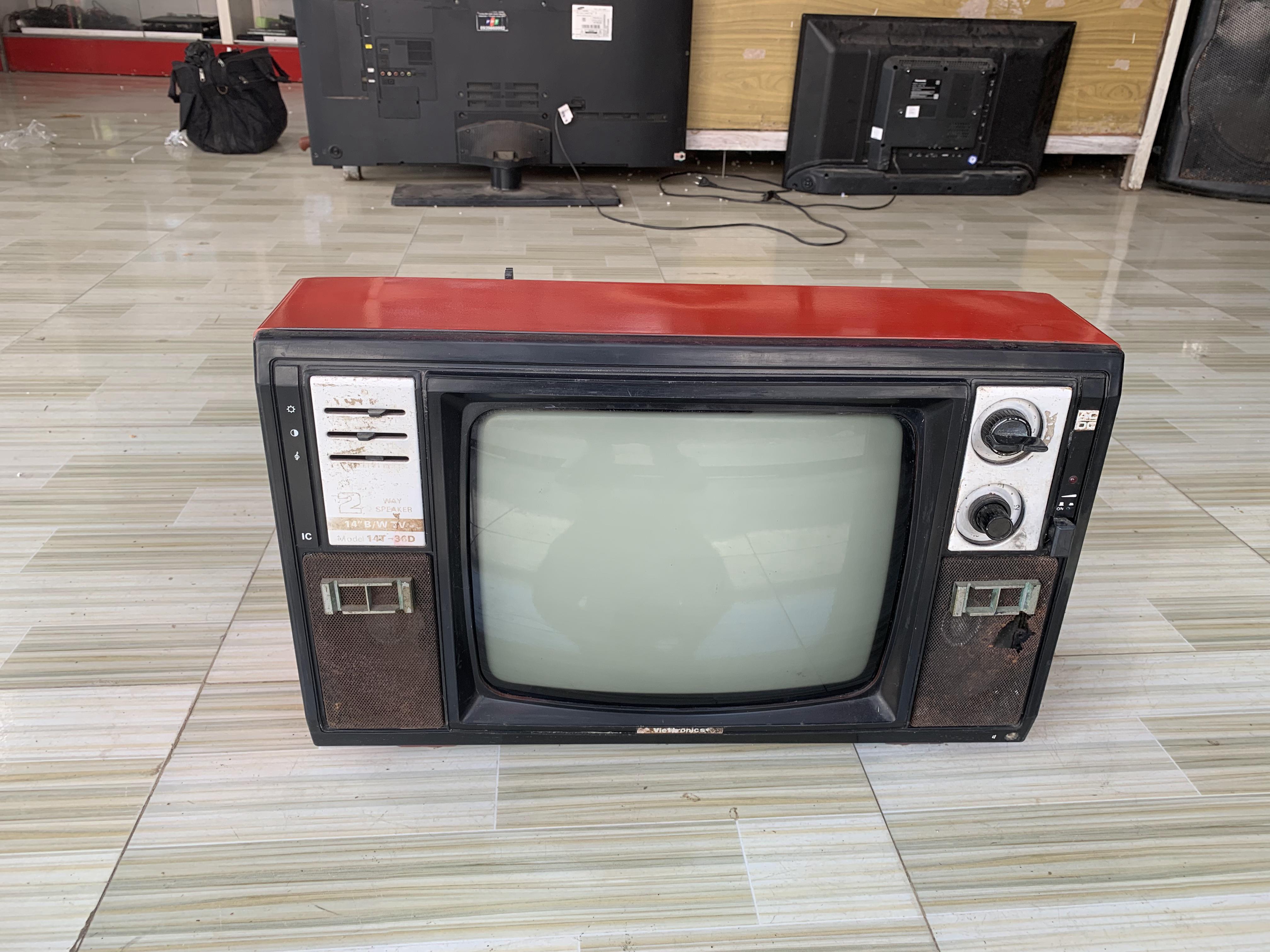 TV 14 IN TRẮNG ĐEN TELEVISION CHẠY TỐT