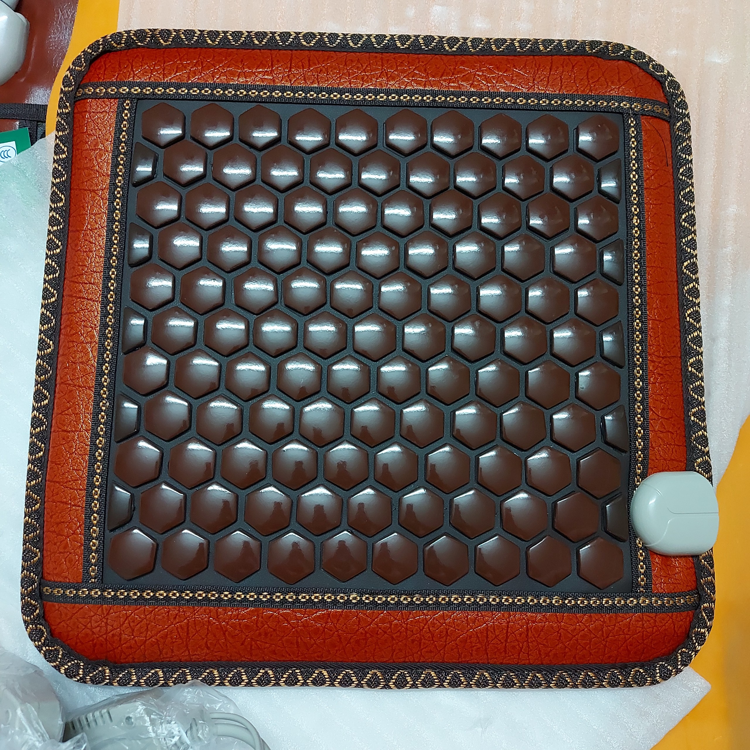Thảm đá nóng giảm đau lưng 45x45cm