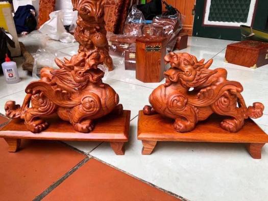 Tượng tỳ hưu bằng gỗ hương