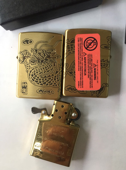 Bật lửa, hộp quẹt zippo khắc ăn mòn mẫu rồng trên mây - ruột vàng - có tem đỏ