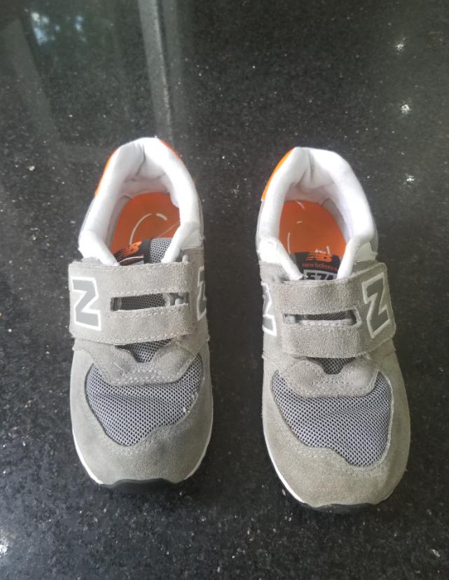 Giày thể thao trẻ em New Balance, size 32