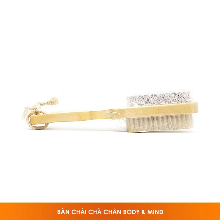 Bàn chải đá bọt chà chân Body & Mind