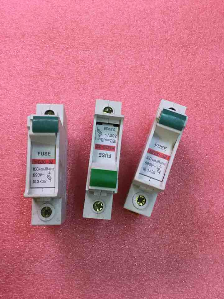 5 chiếc đế cầu chì HG30-32 (10x38)