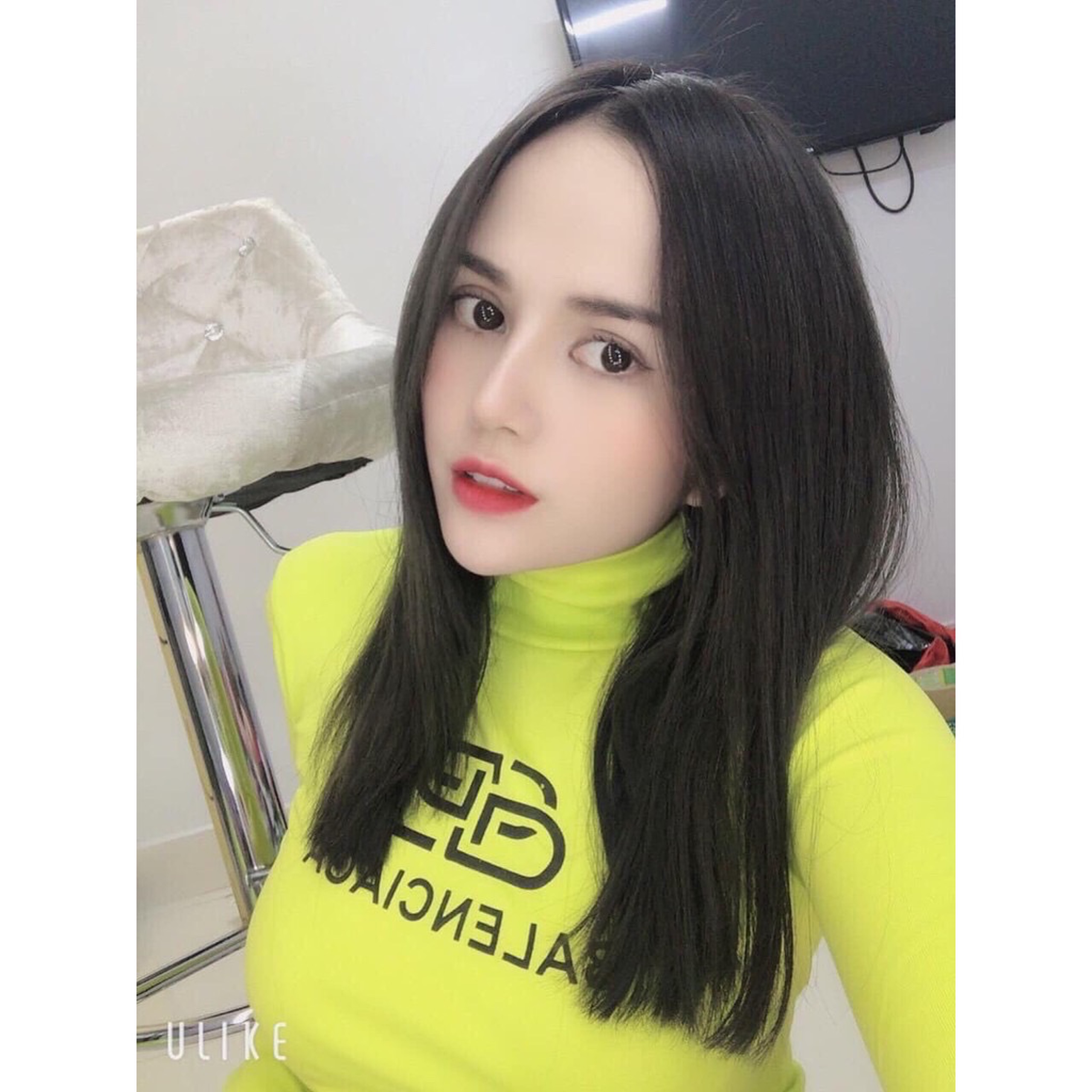 Áo croptop cổ lọ