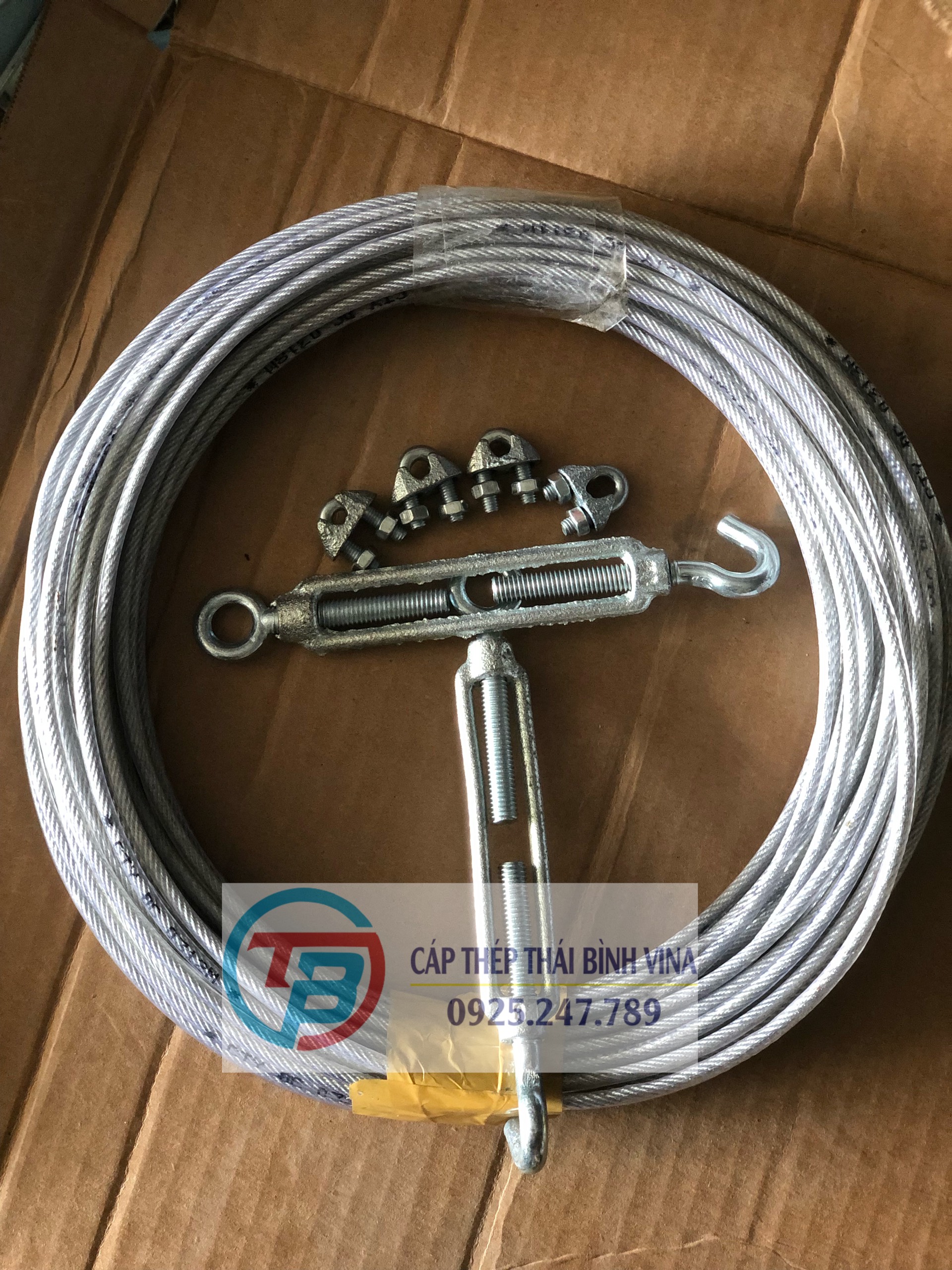 Combo dây phơi đồ ( 30 mét cáp bọc nhựa 4 li + 10 ốc siết cáp 4 li + 4 tăng đơ 6 li )