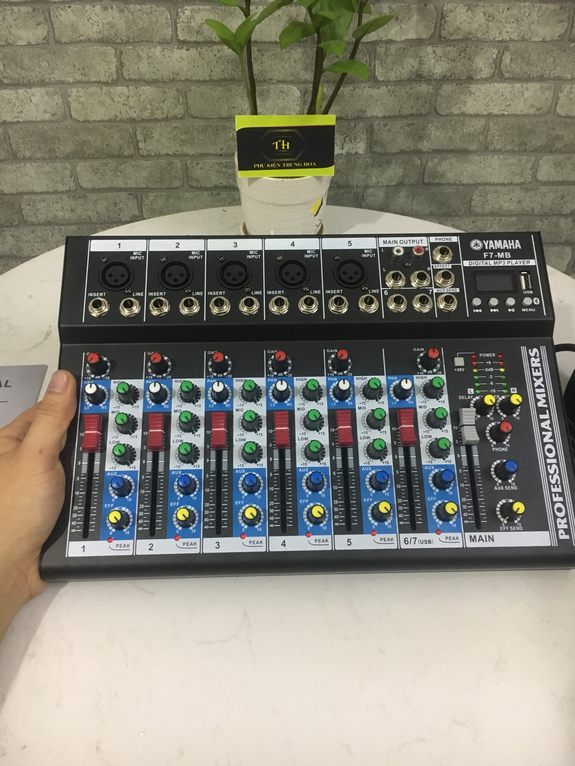 Bàn mixer yamaha F7 Bluetooth có USB