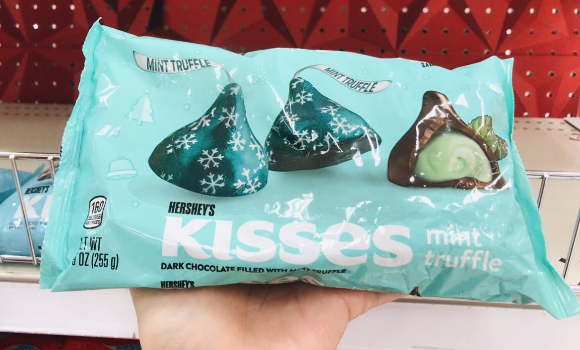 Kẹo socola đen nhân socola bạc hà noel/ hershey's kisses mint truffle dark chocolate holiday 283g- usa