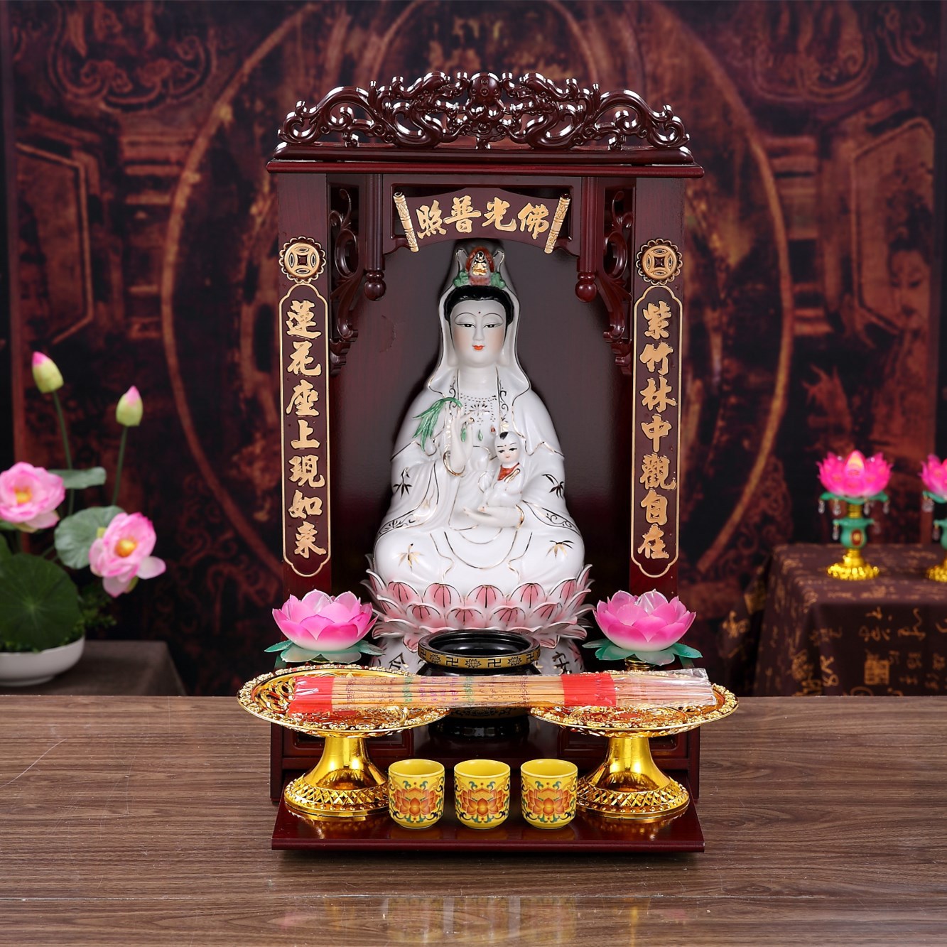 Tượng Phật Bà Quan Âm Bằng Gốm Sứ