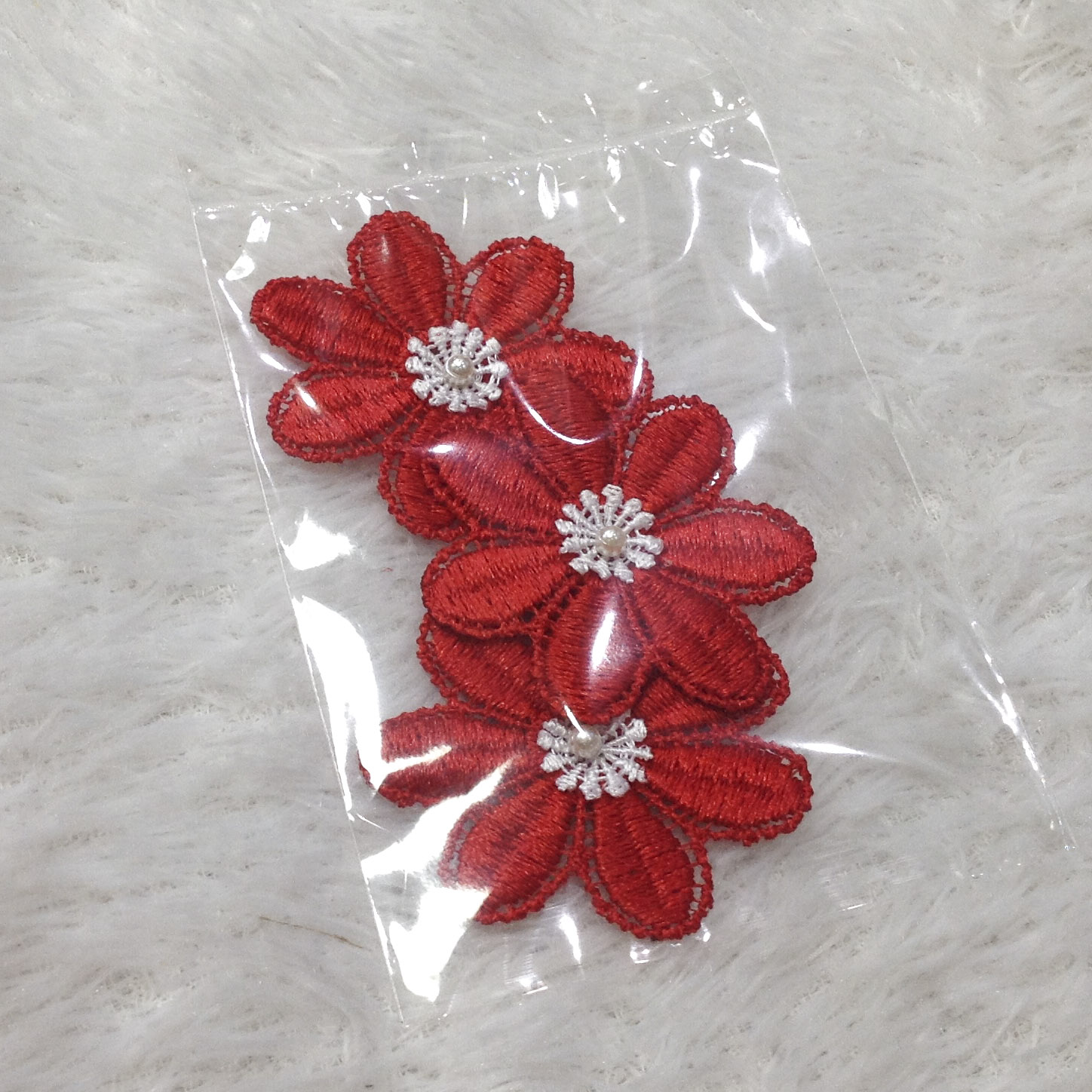 Gói 3 hoa thêu đính mai thạch thảo cườm trai dễ thương trang trí quần áo size 5cm