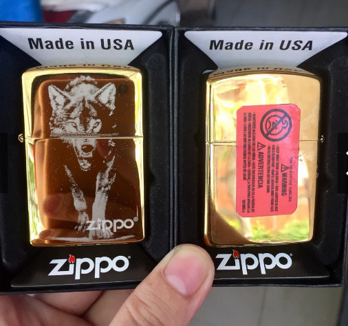 Bật Lửa Zippo Màu vàng họa tiết Chó Sói- Ruột Trắng
