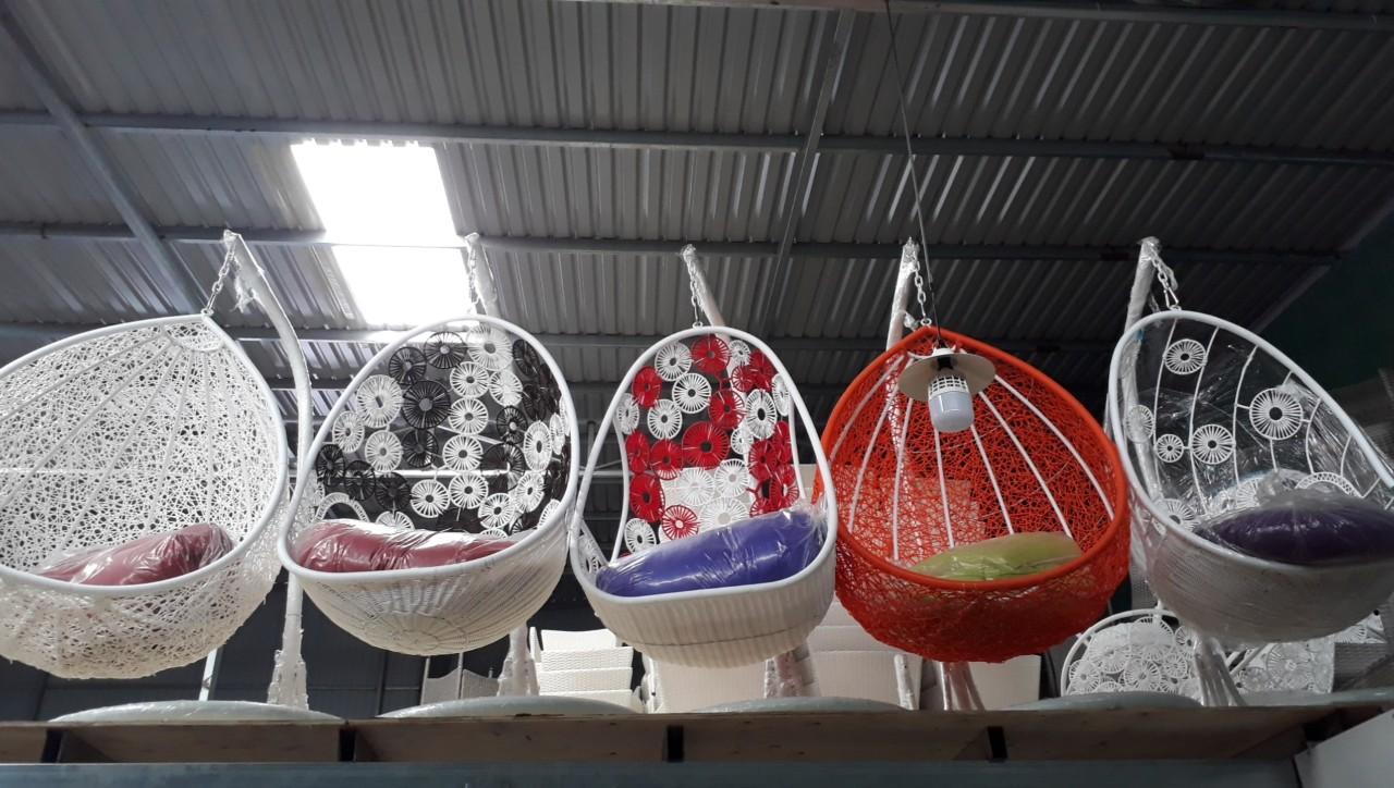 xích đu sân vườn
