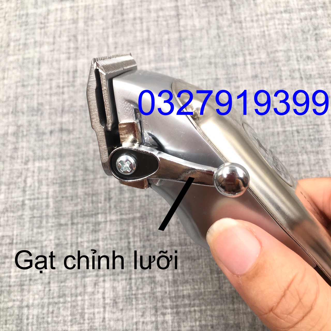Tông đơ cắt tóc cao cấp KEMEI 1997 với pin Li-ion 2000mAh hoạt động liên tục 3 giờ & công suất 8W cho đường cắt mượt mà và sắc bén