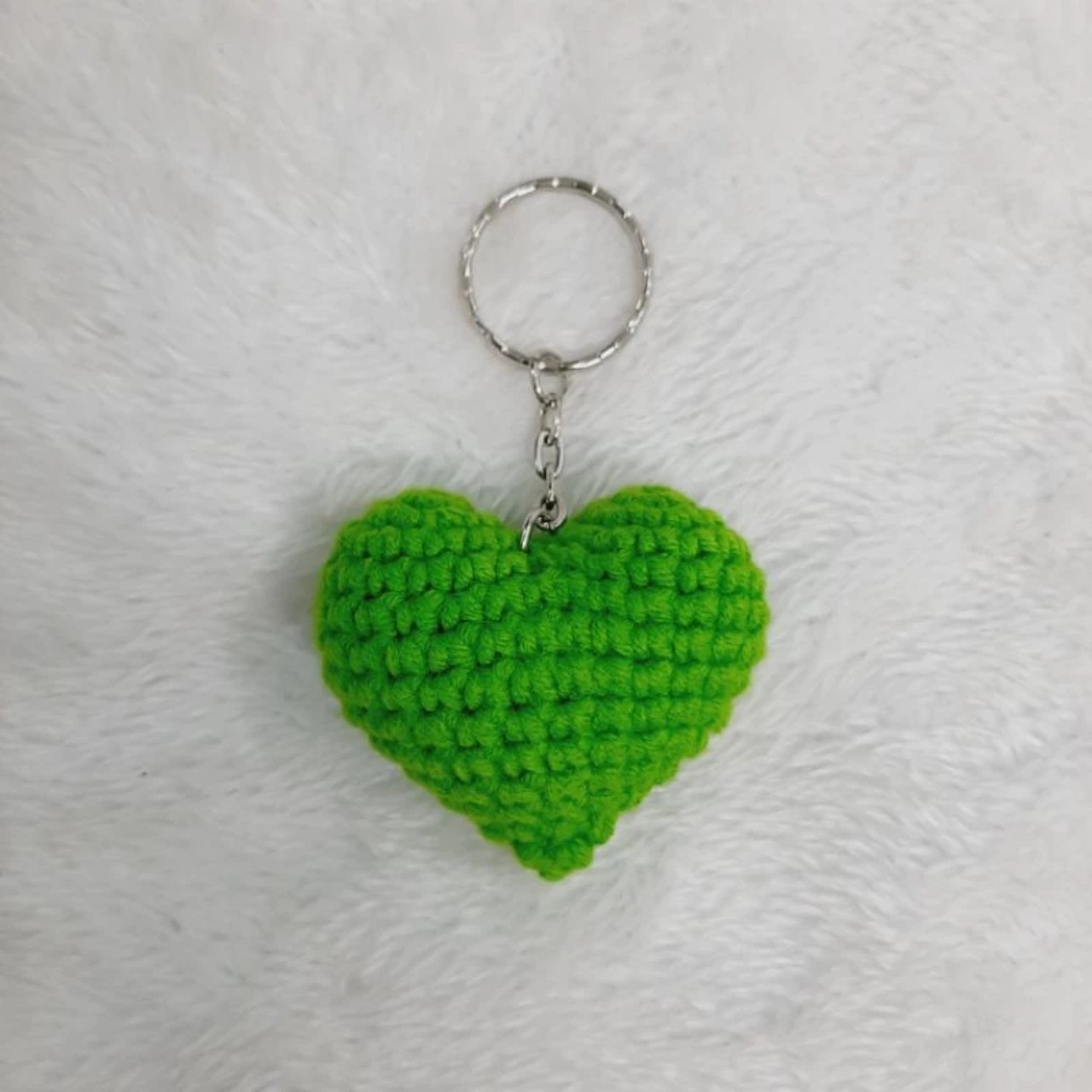 Móc khóa trái tim bằng len handmade dùng trang trí