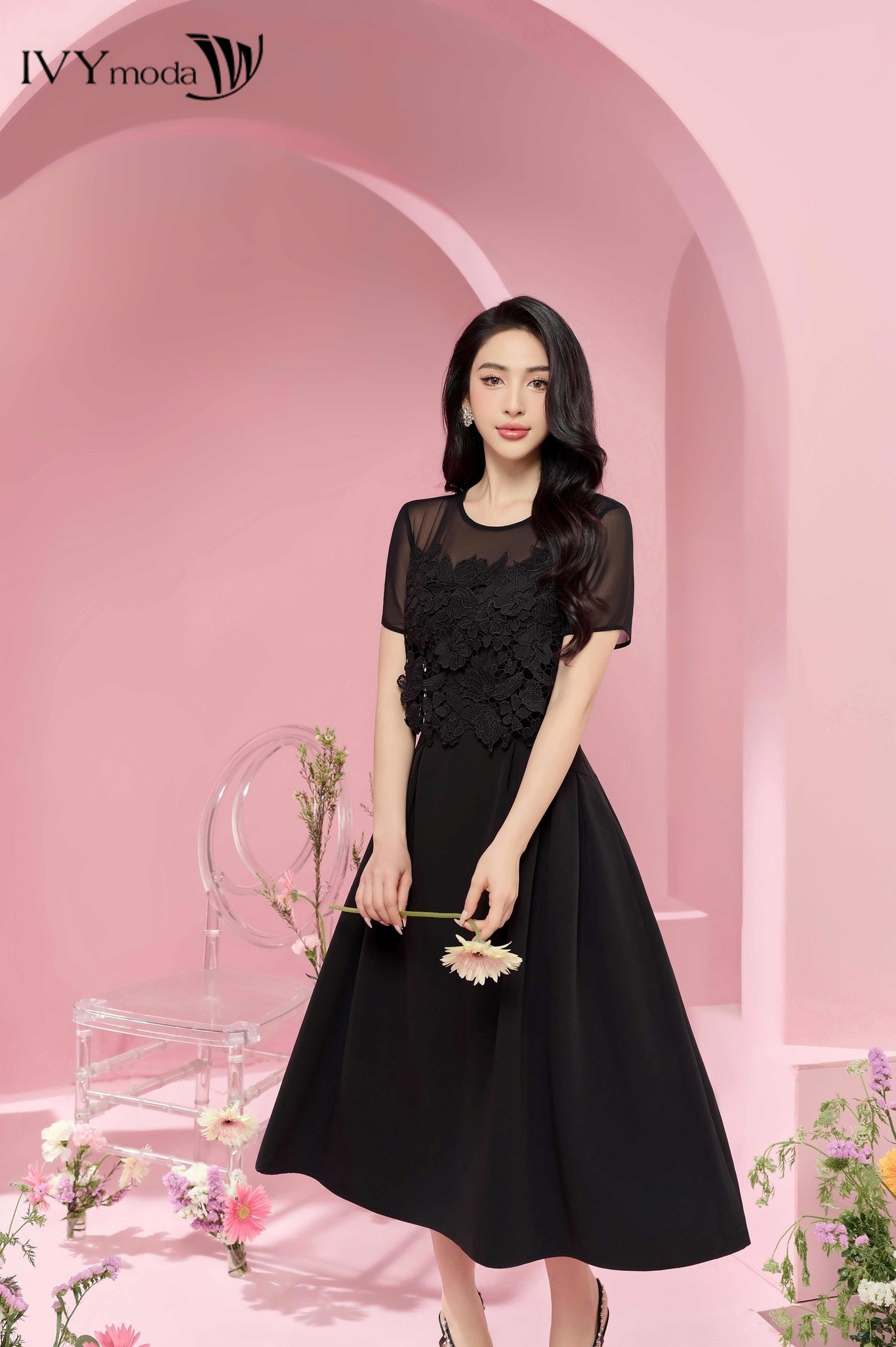 Đầm xòe phối ren hoa IVY moda MS 48M8352