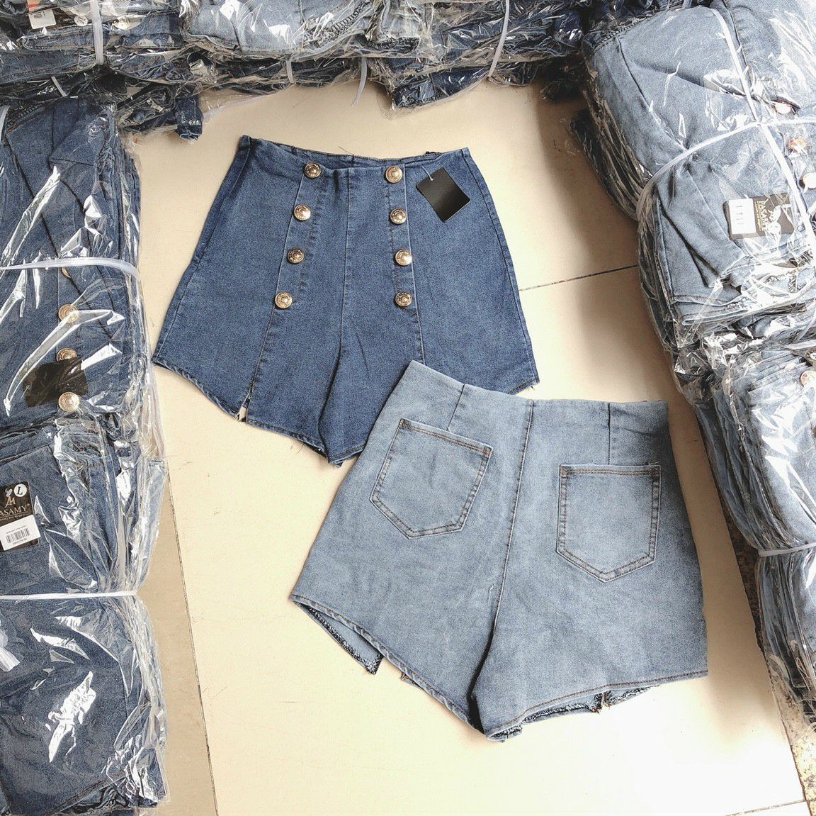 QUẦN SHORT NỮ,QUẦN SHORT XẺ LAI PHỐI NÚT