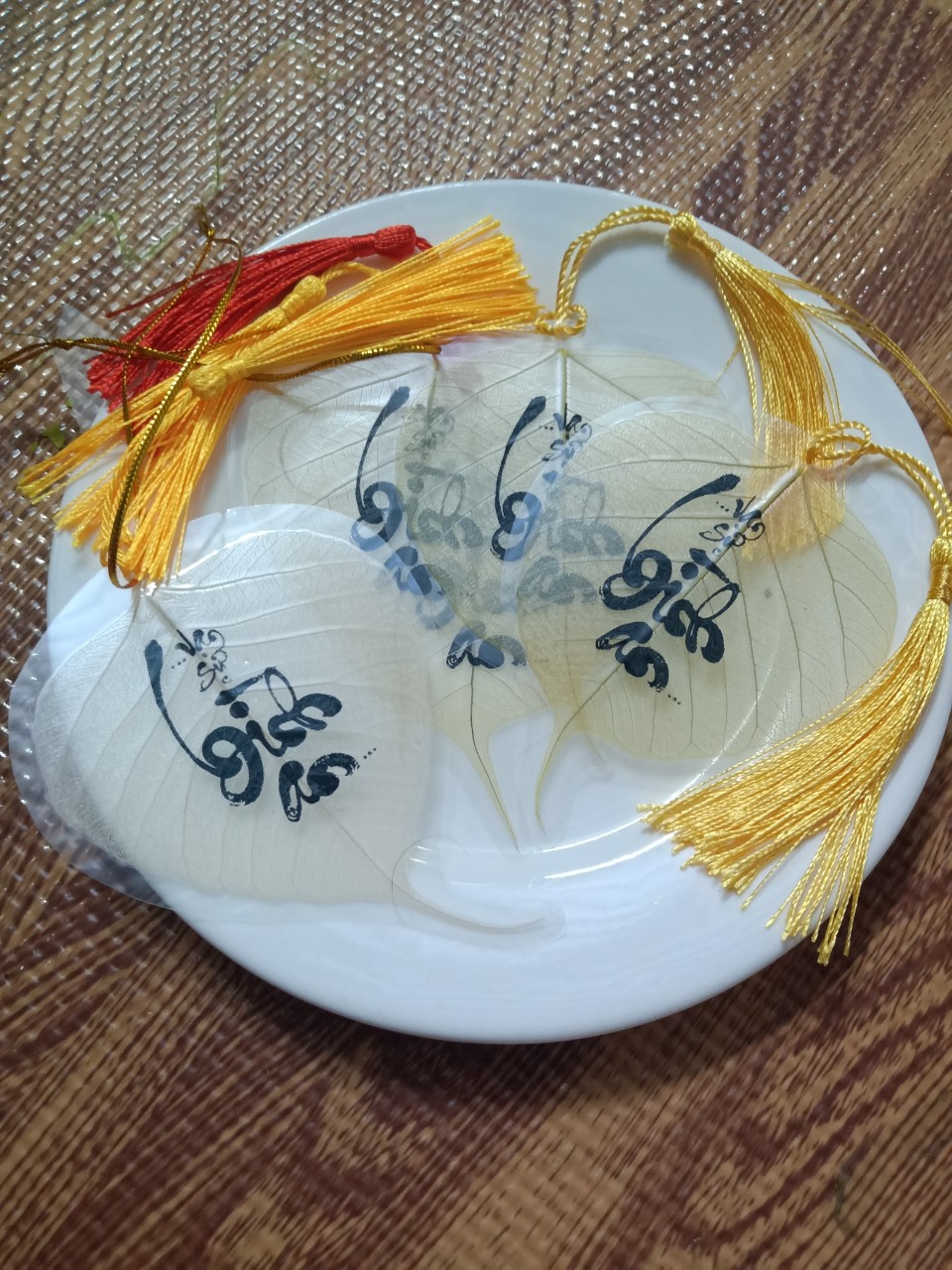 Lá bồ đề chữ vạn sự bình an