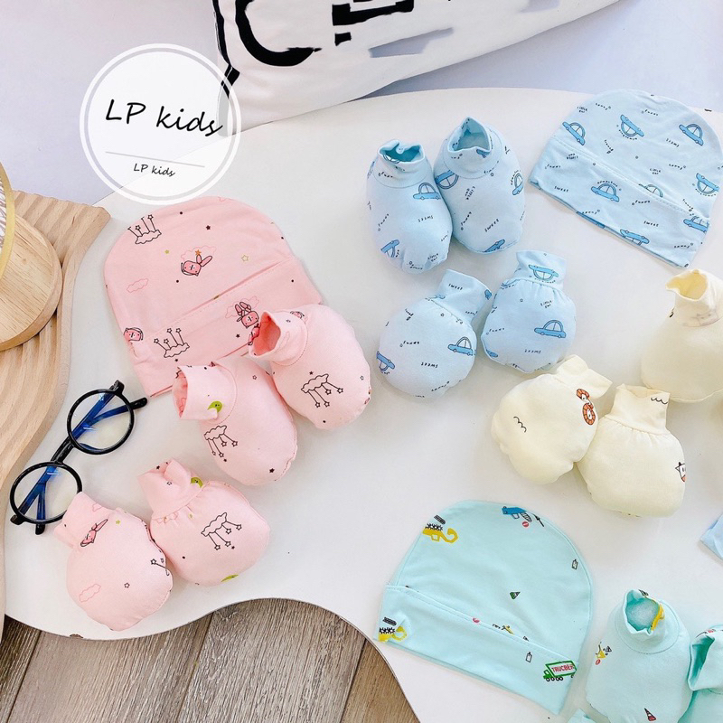 Sét mũ kèm bao tay bao chân chất pettit nền màu cho bé