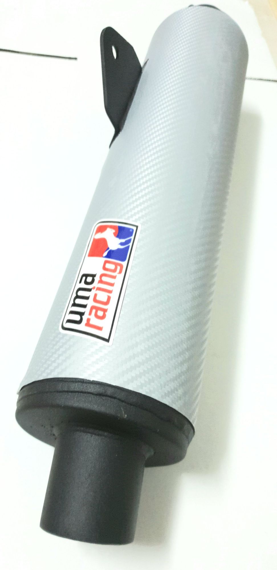 Pô uma racing trắng sữa giá chưa gồm cổ.