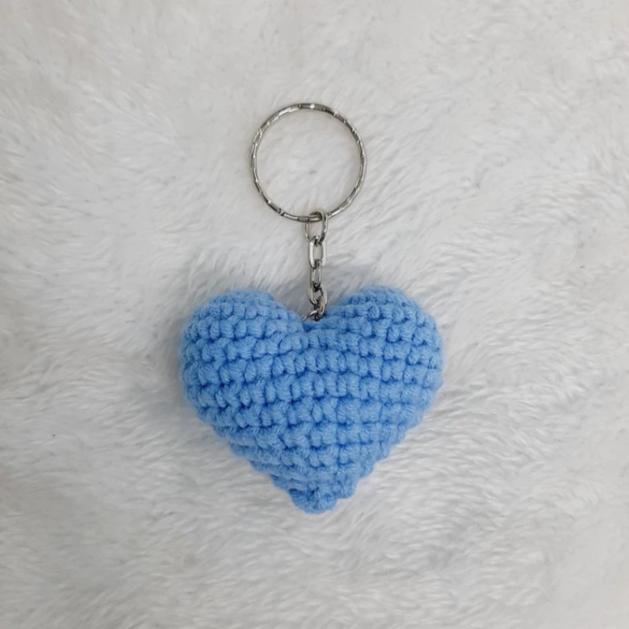 Móc khóa trái tim bằng len handmade dùng trang trí