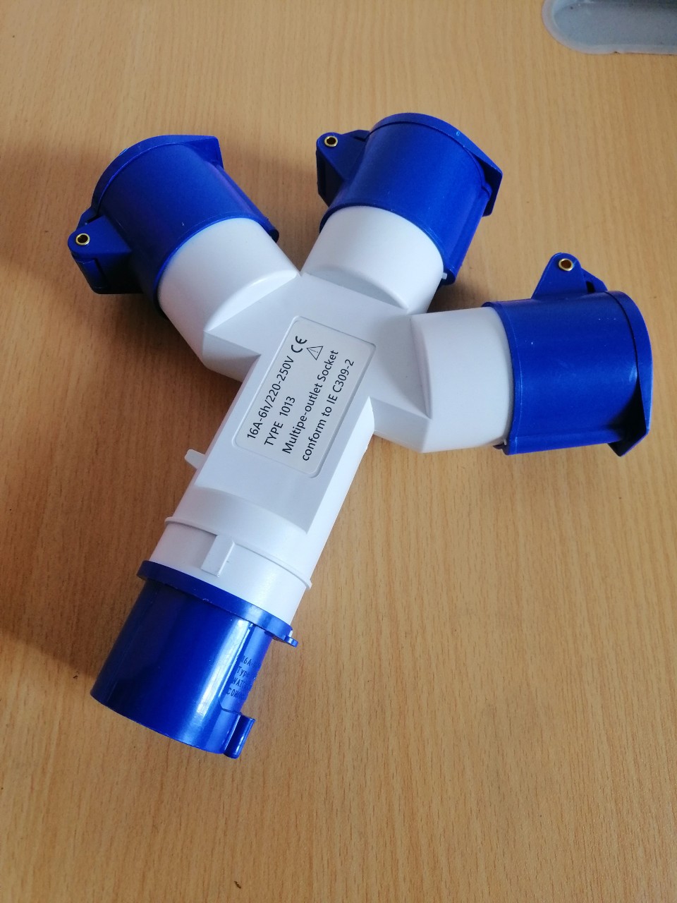 Ổ cắm Công nghiệp chia 3 ngã, 2 ngã