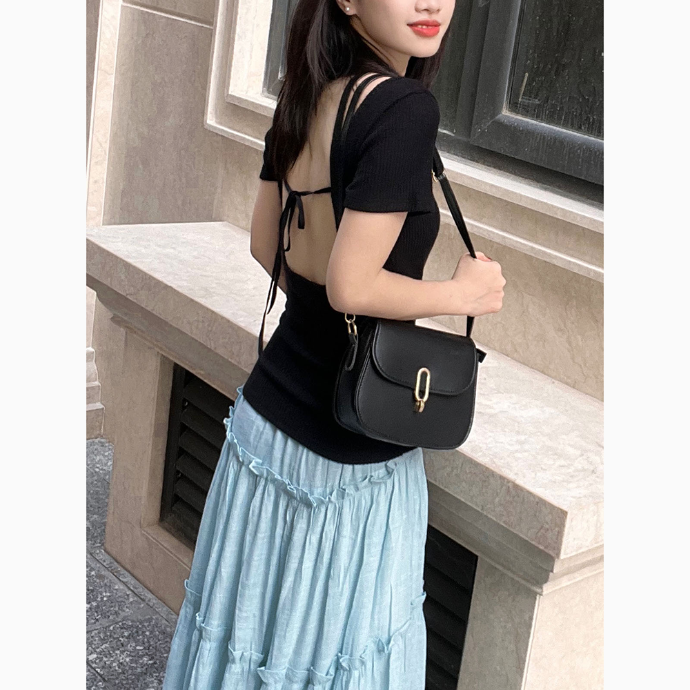 Áo thun hở lưng kiểu dáng basic MOOLYS MC017