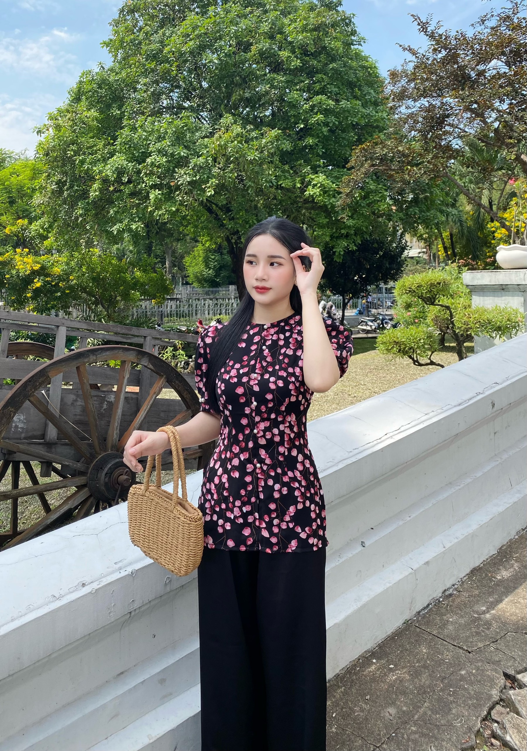 Bộ bà ba lụa hoa mát mịn cổ tròn bay búp L2