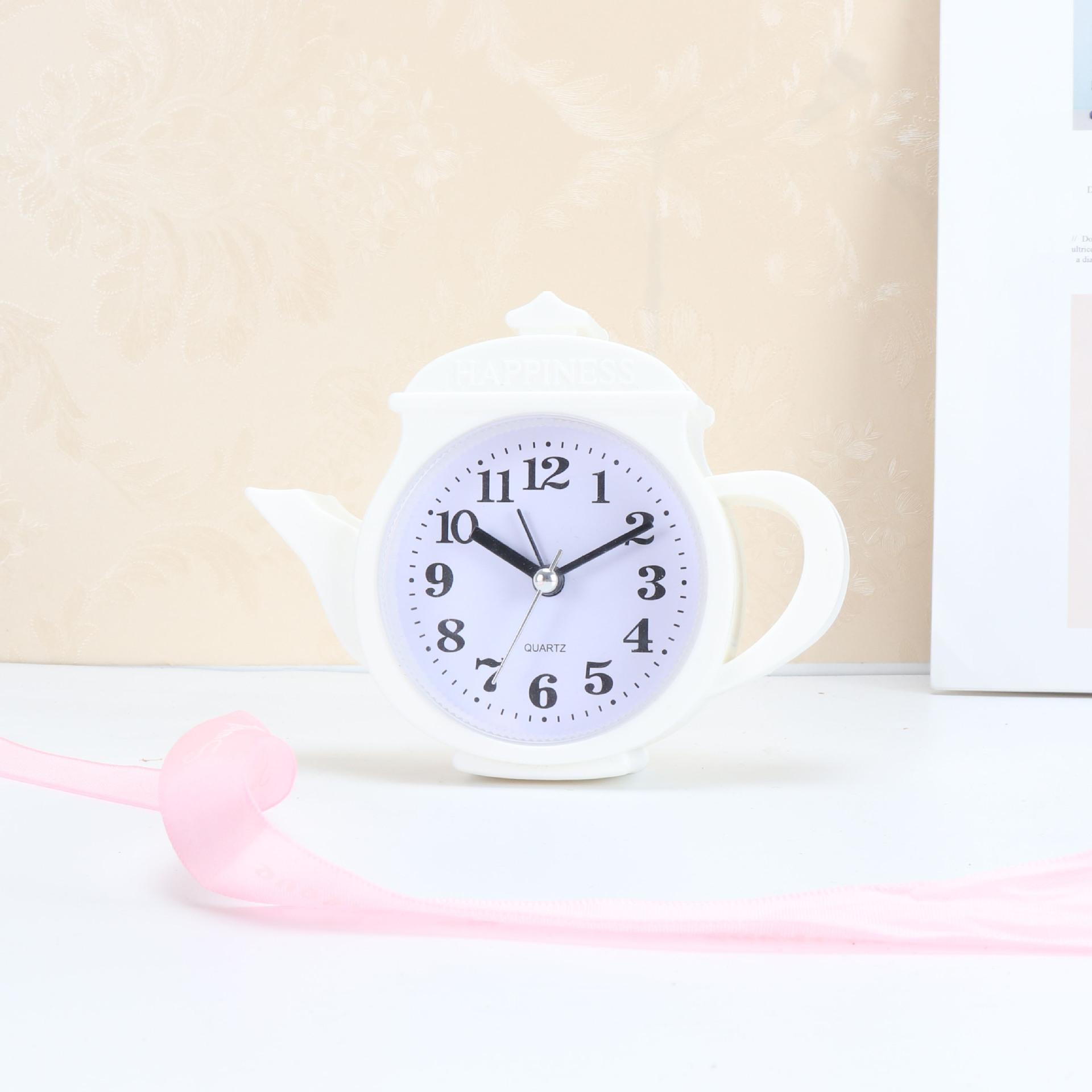 Đồng hồ để bàn hình bình nước dễ thương