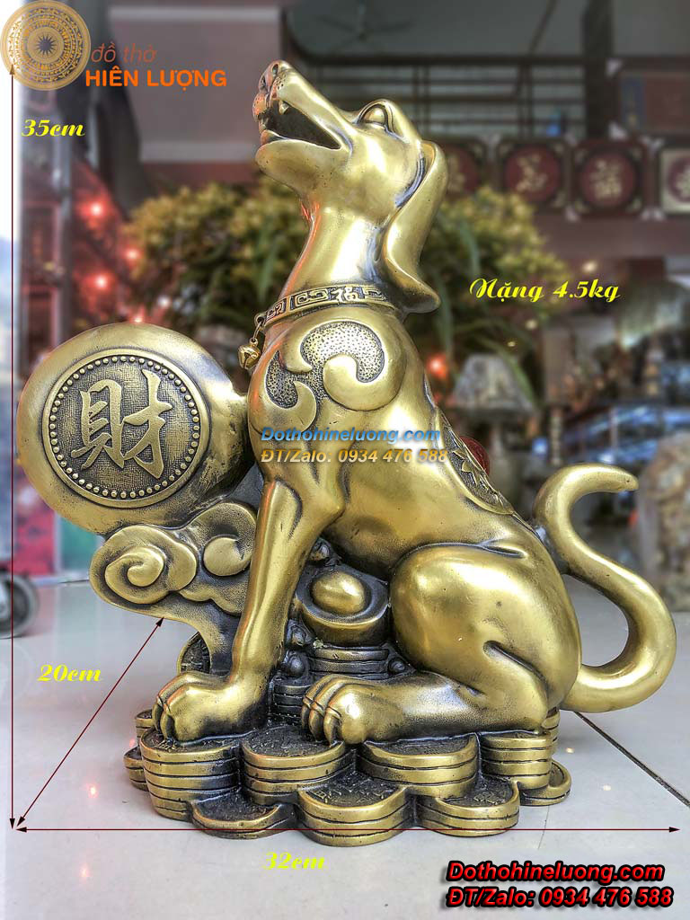Tượng chó ôm đồng xu chữ phúc ngồi bệ vàng bằng đồng