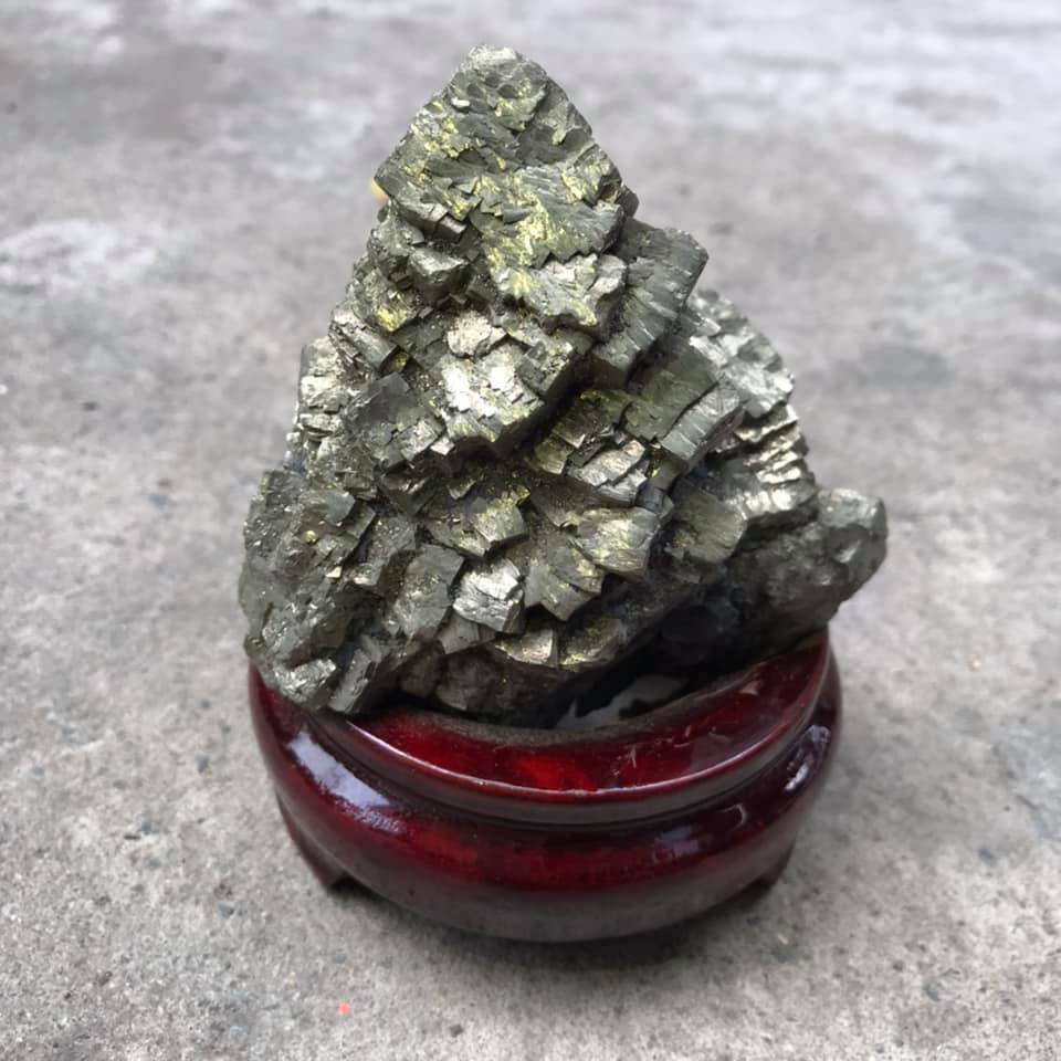 TRỤ ĐÁ VÀNG GĂM PIRIT SIZE DƯỚI 1KG
