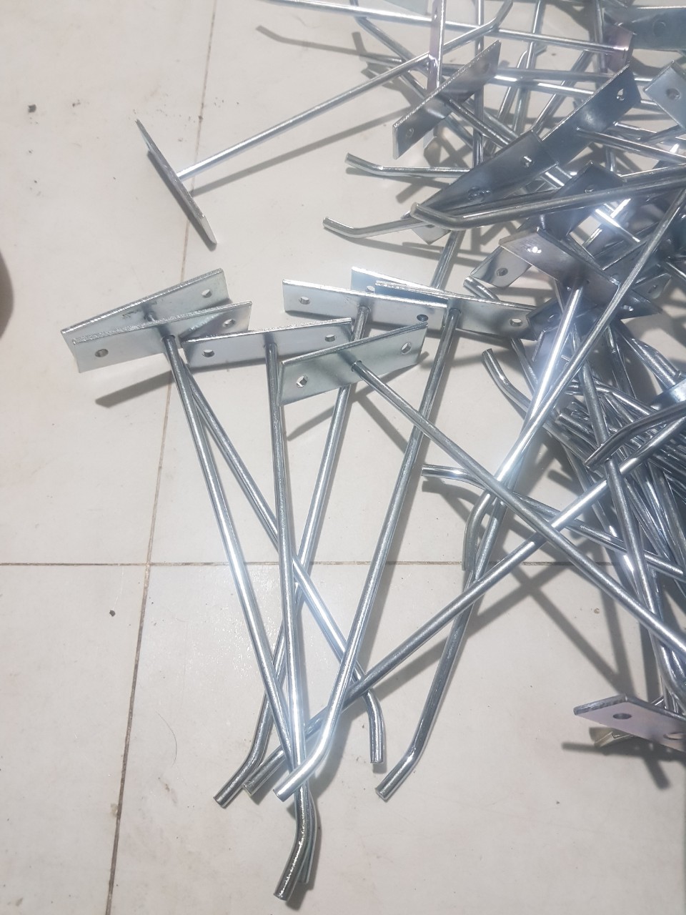Móc bắn tường nhiều size 15-20-25-30 cm