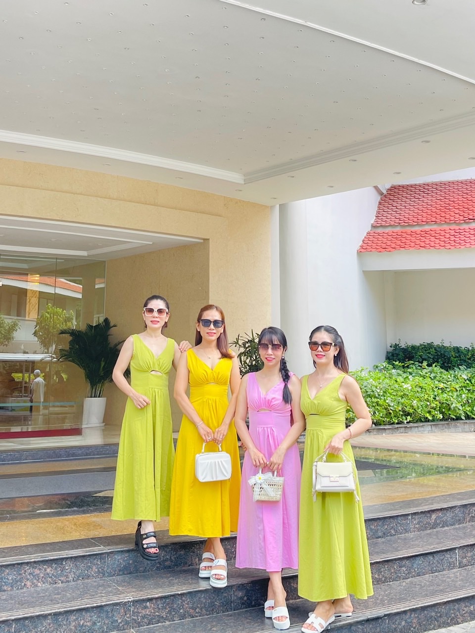 Đầm maxi dáng dài cổ V chất linen siêu mát