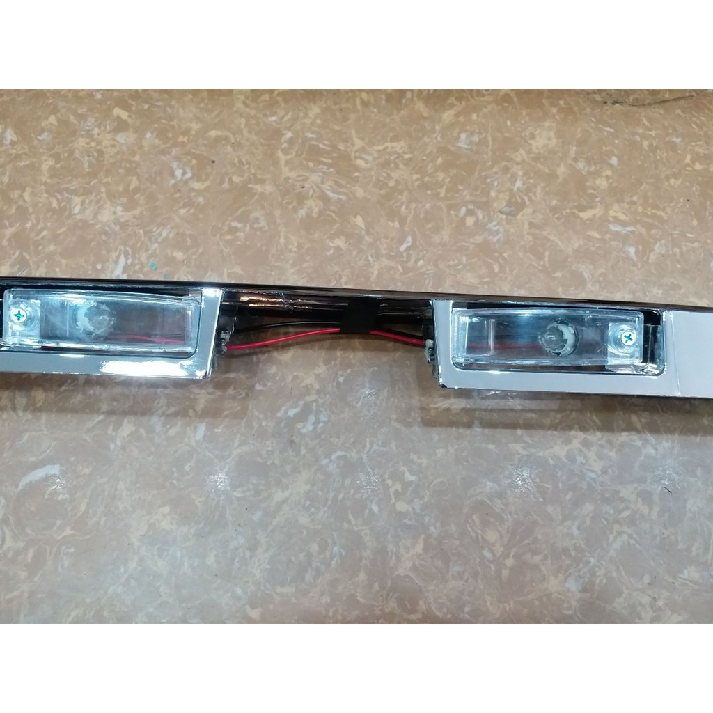 Bộ tay cốp xe HIACE form 2007-2015 có đèn chiếu biển số