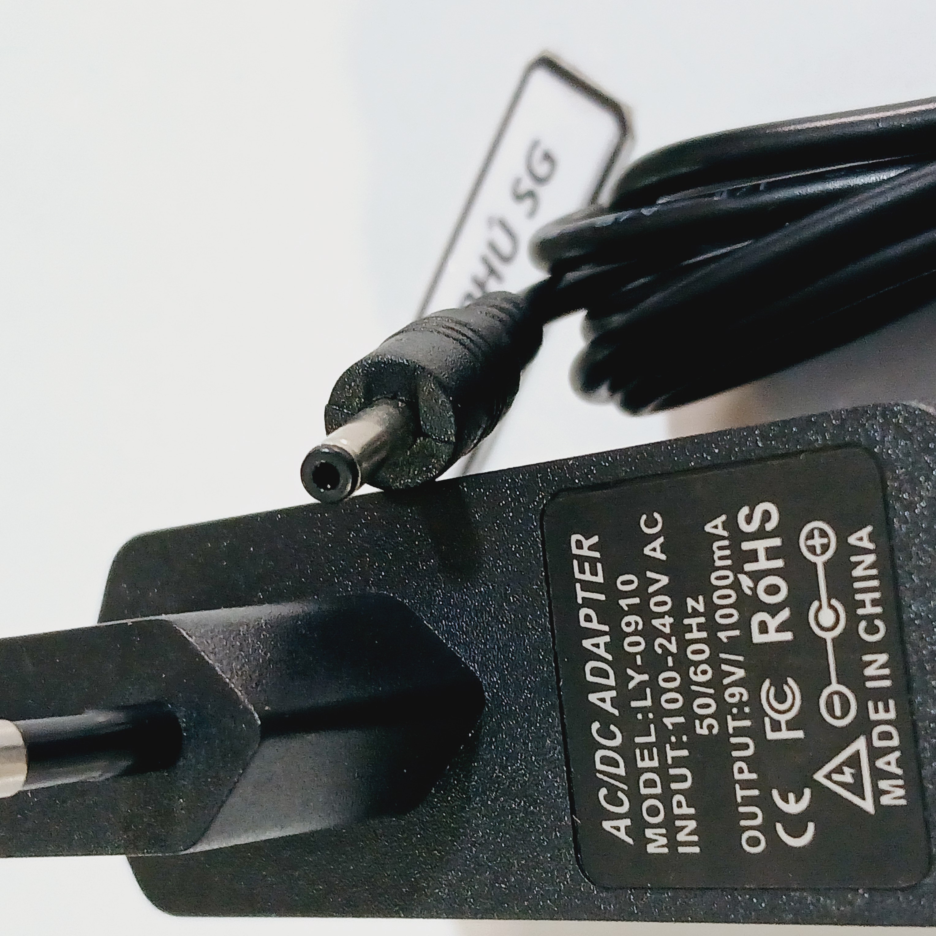 Adapter DC 9V - 1A / Đầu cắm 3.5mm x 1.35mm (Dầy dài 1.5M)
