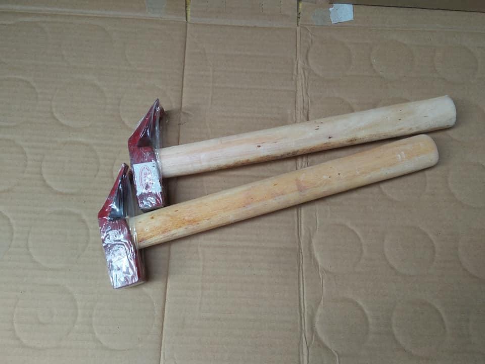 Búa đóng đinh cán gỗ loại 500gr