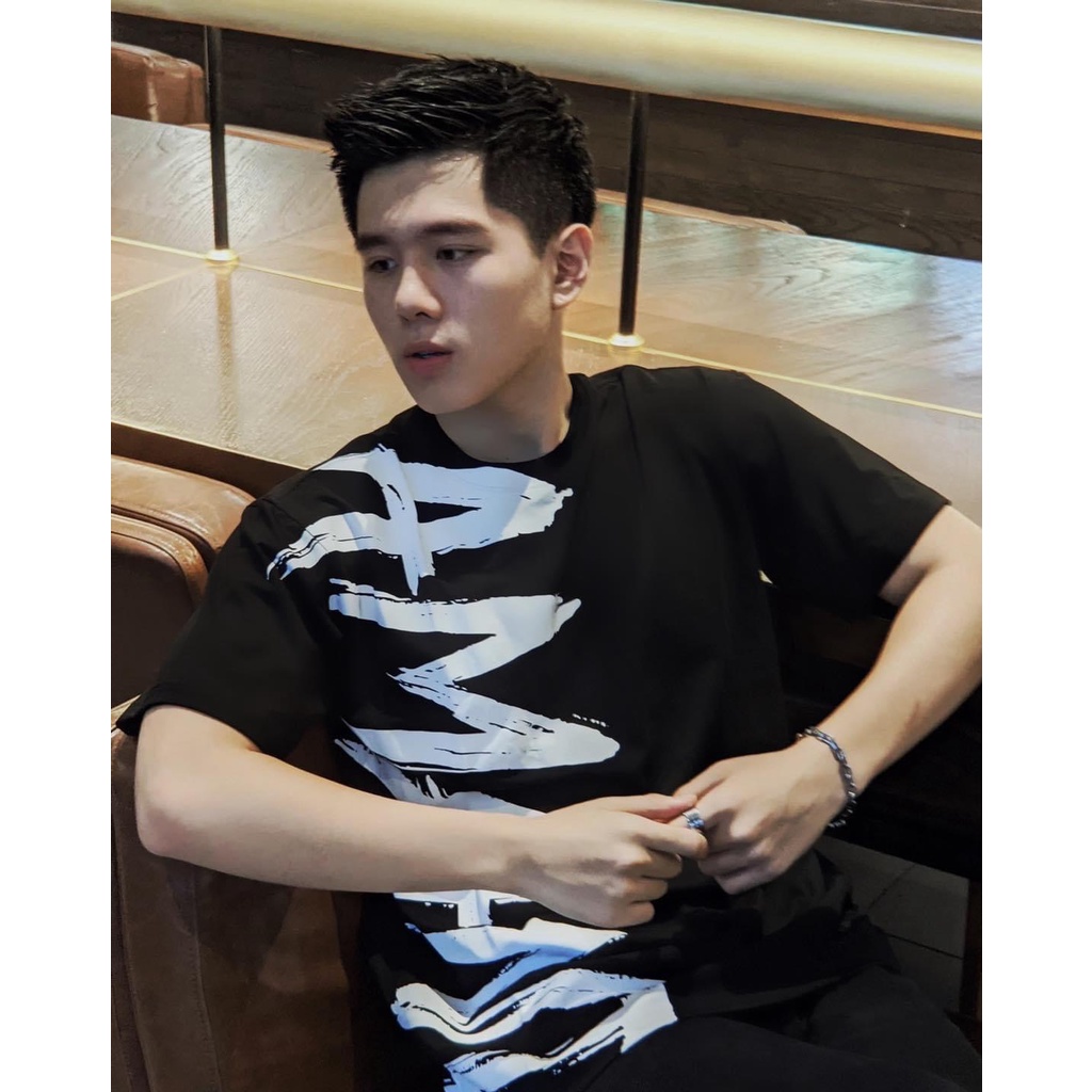 Áo thun đen, xám in dọc Amand AT008