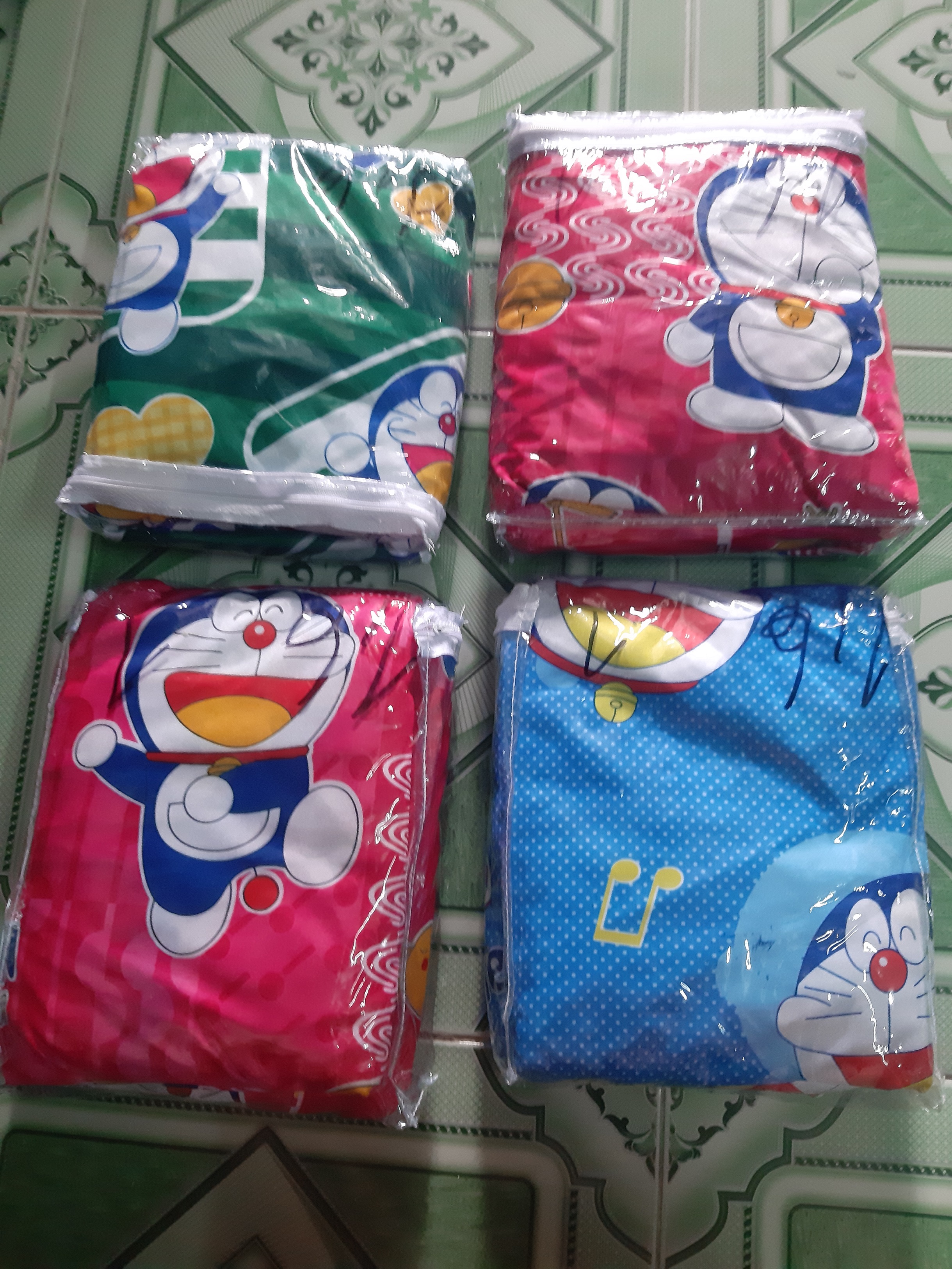 Ga trải giường nệm hình Doraemon, bông hoa