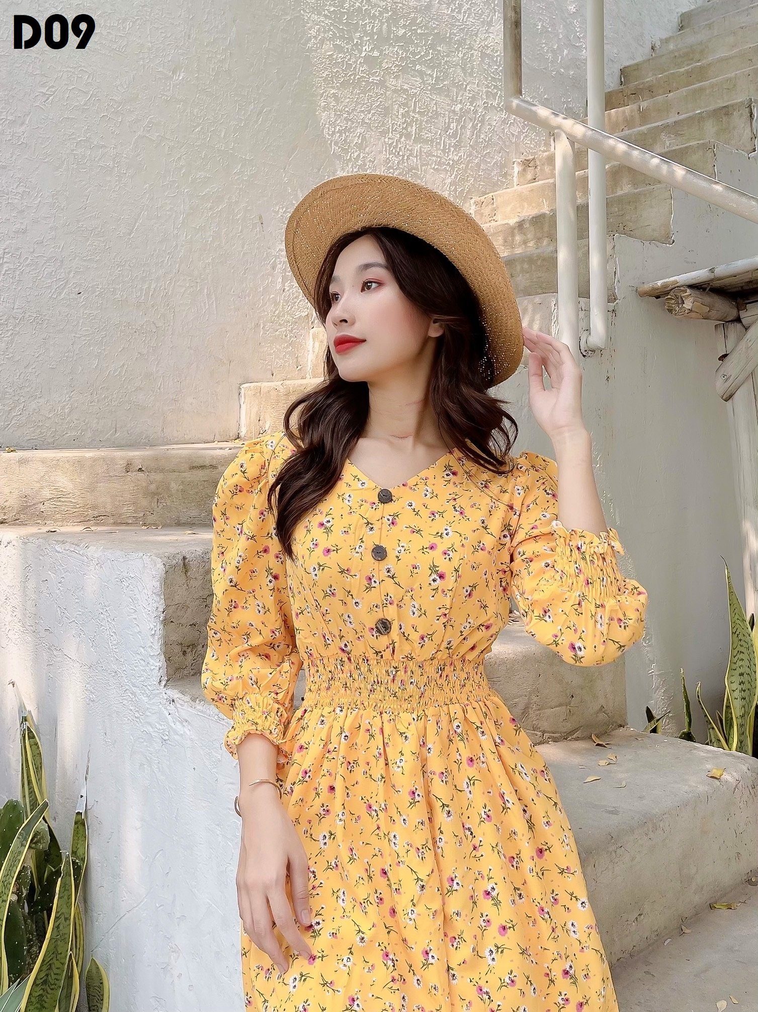Đầm lụa vàng hoa nhí