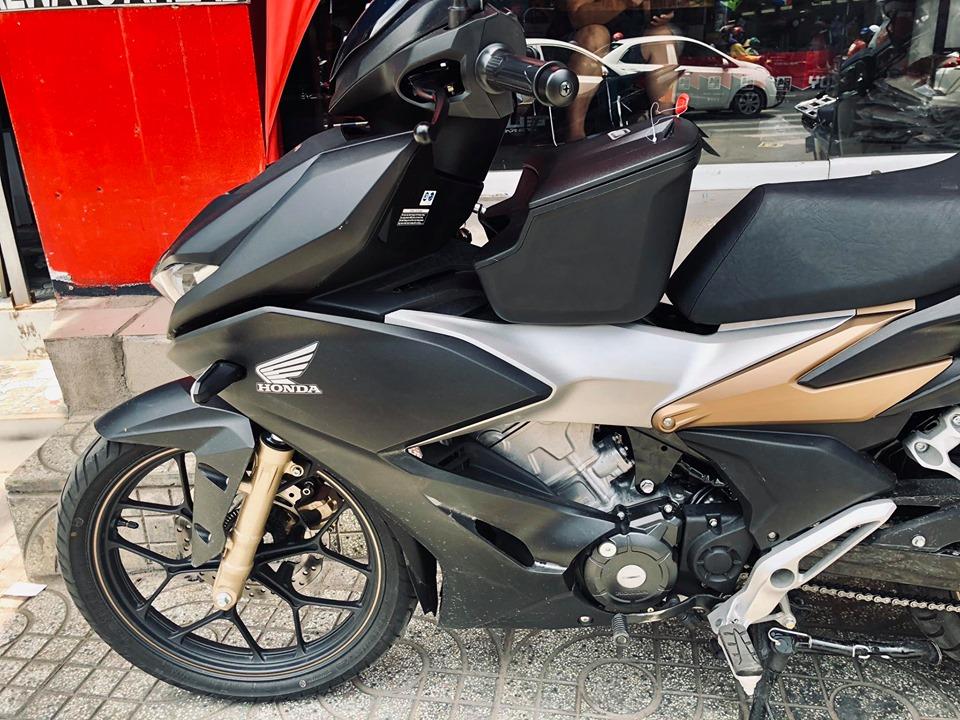 [HCM]Thùng giữa givi chính hãng kèm pát cho xe máy - BH 2 Năm Và Miễn Phí Lắp Đặt Tại Cửa Hàng