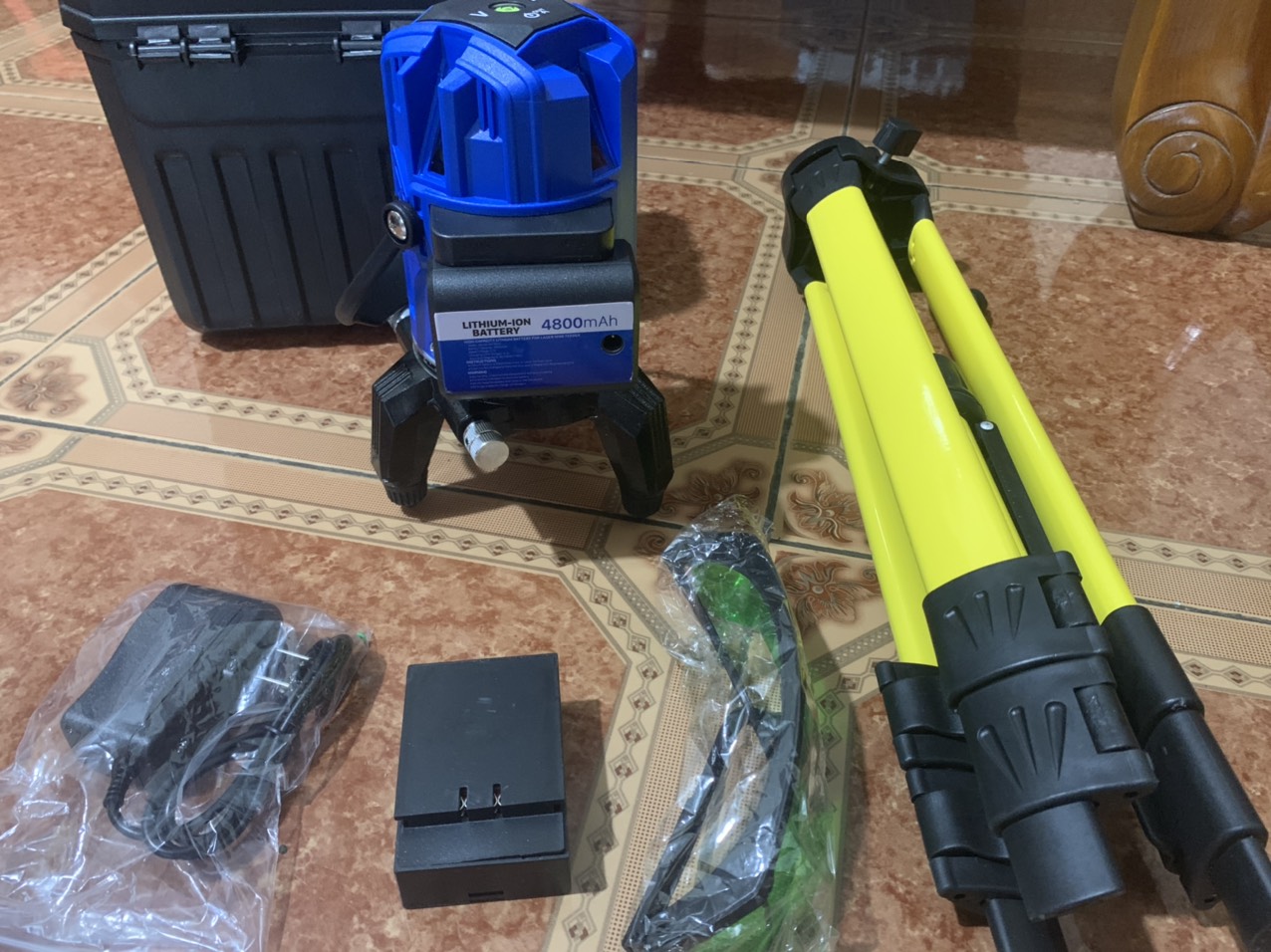combo Máy cân mực Laser 5 tia xanh và chân máy