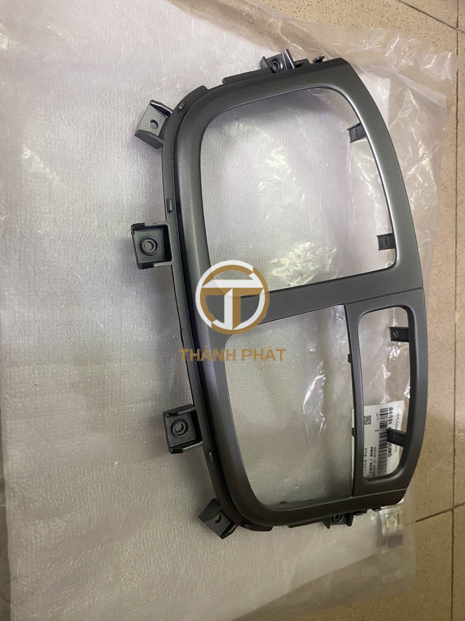 ỐP DƯỚI CẦN ĐI SỐ HYUNDAI GRAND STAREX