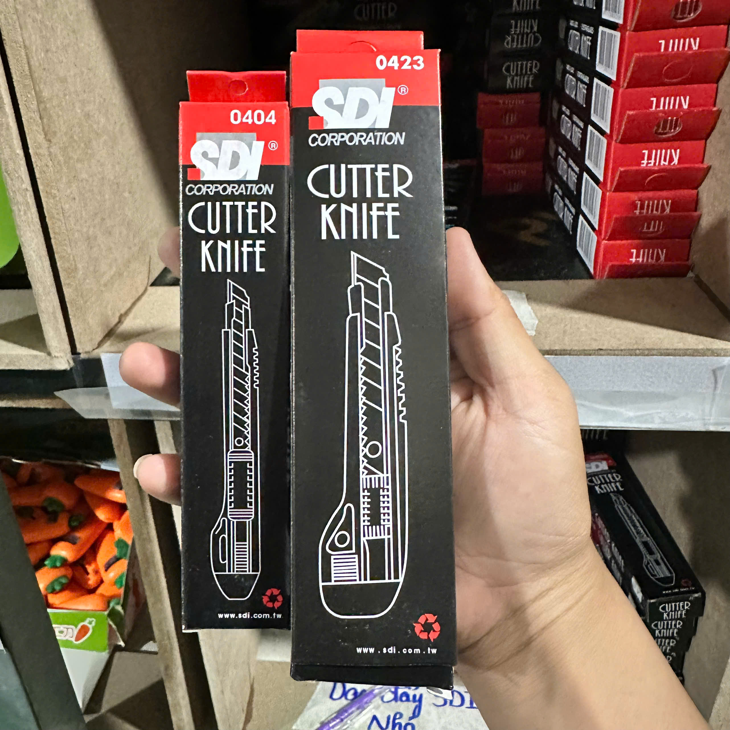 Dao Dọc Giấy SDI Lớn 0423, Dao Rọc Giấy 18mm Có Khóa Răng Kim Loại Thép Không Gỉ