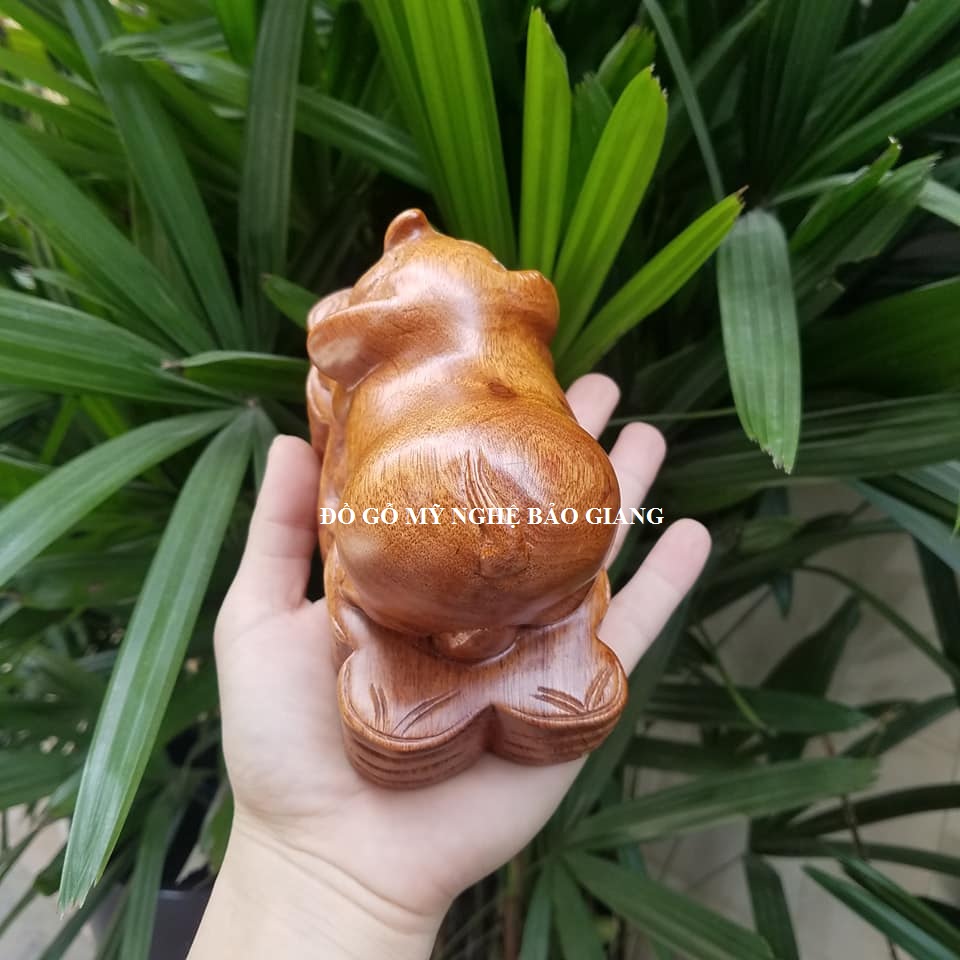 Tượng con lợn gỗ bách xanh ngang 15 sâu 7 cao 9 cm